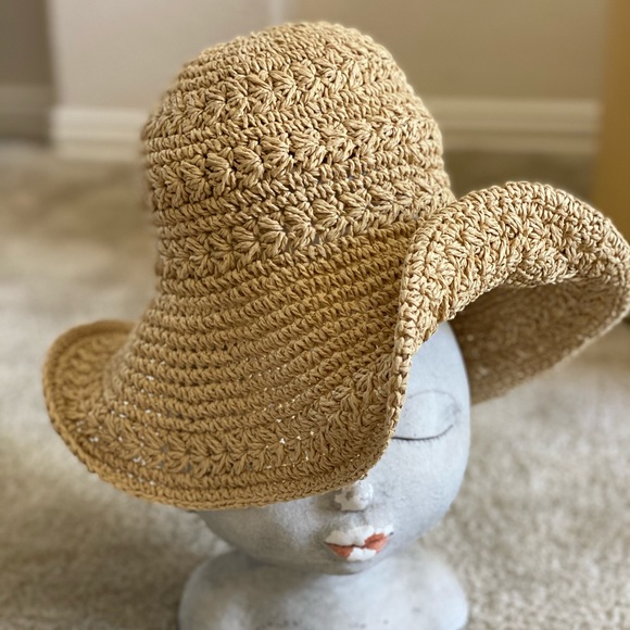 G.H. Bass & Co. Accessories - Chic Straw Floppy Sun Hat 👒